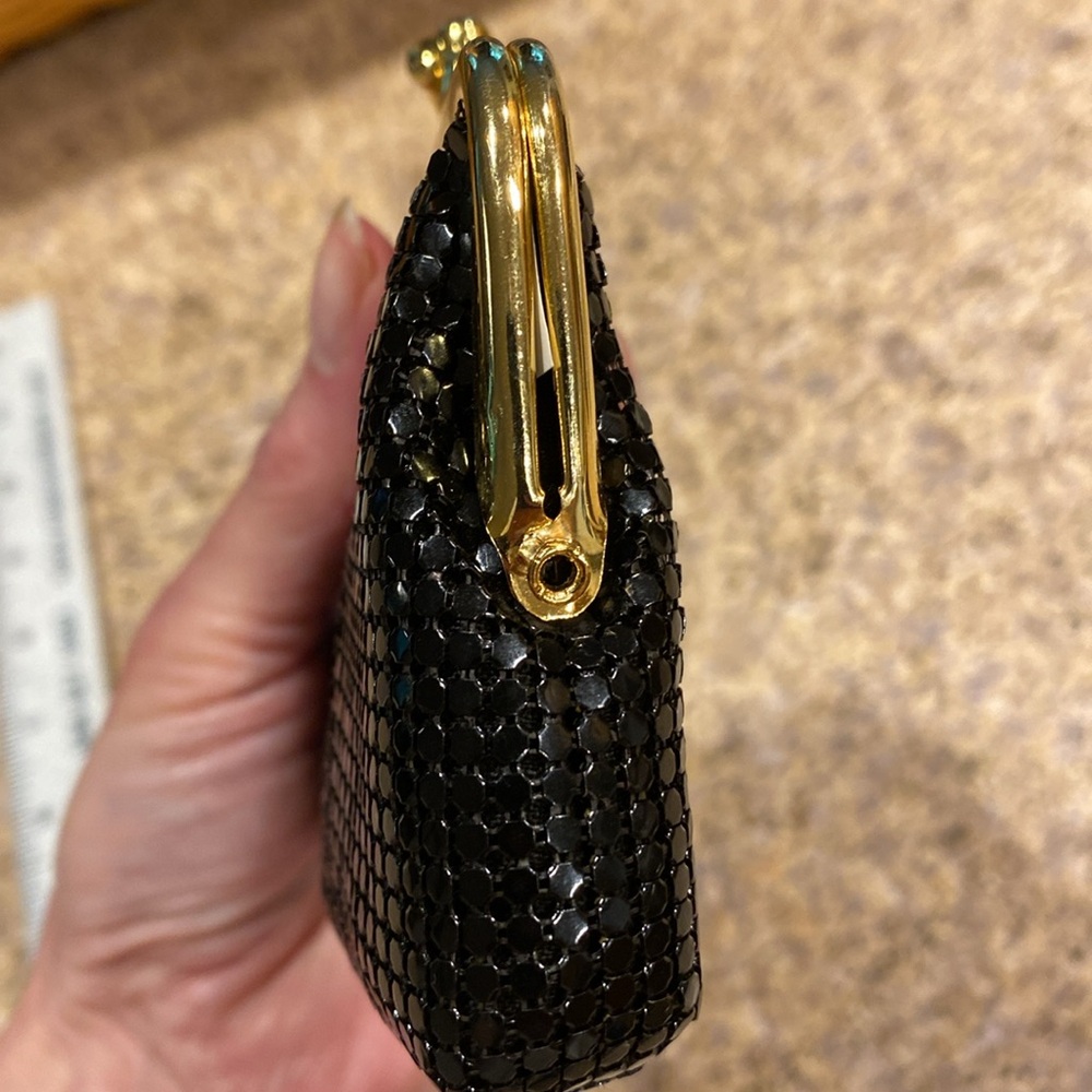 Dressy Fancy Coin Purse Bag With Kisslock Black and Gold Colored - Picture 16 of 17